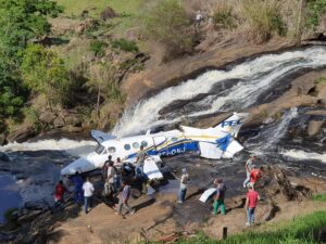 Cantora Marília Mendonça morre em queda de avião