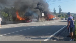 Famalicão: Carrinha incendeia-se e fogo atinge casa (c/vídeo)